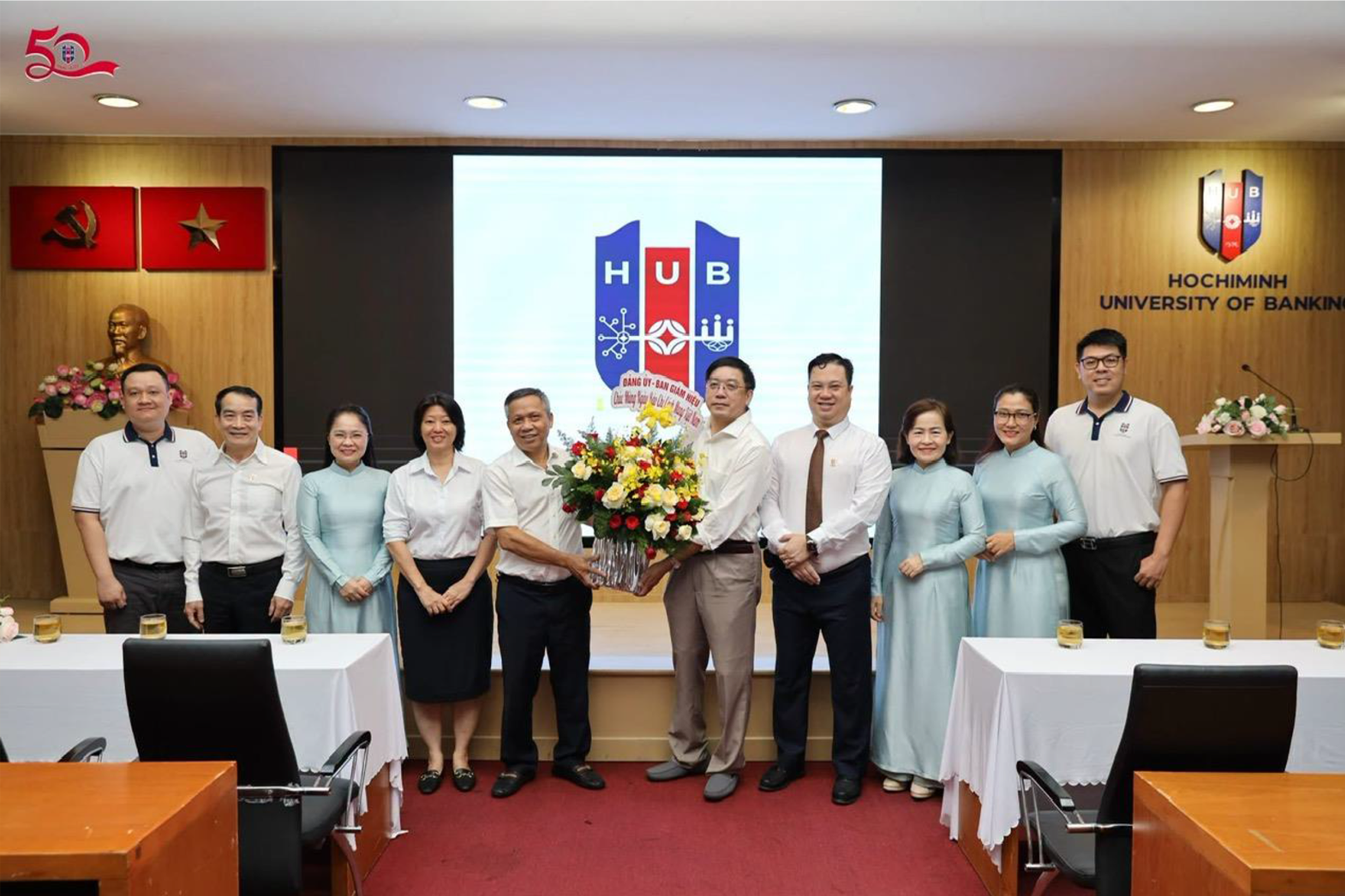 Ban lãnh đạo HUB chúc mừng Tạp chí Kinh tế Ngân hàng Châu Á nhân Kỷ niệm 101 năm Ngày Báo chí Cách mạng Việt Nam